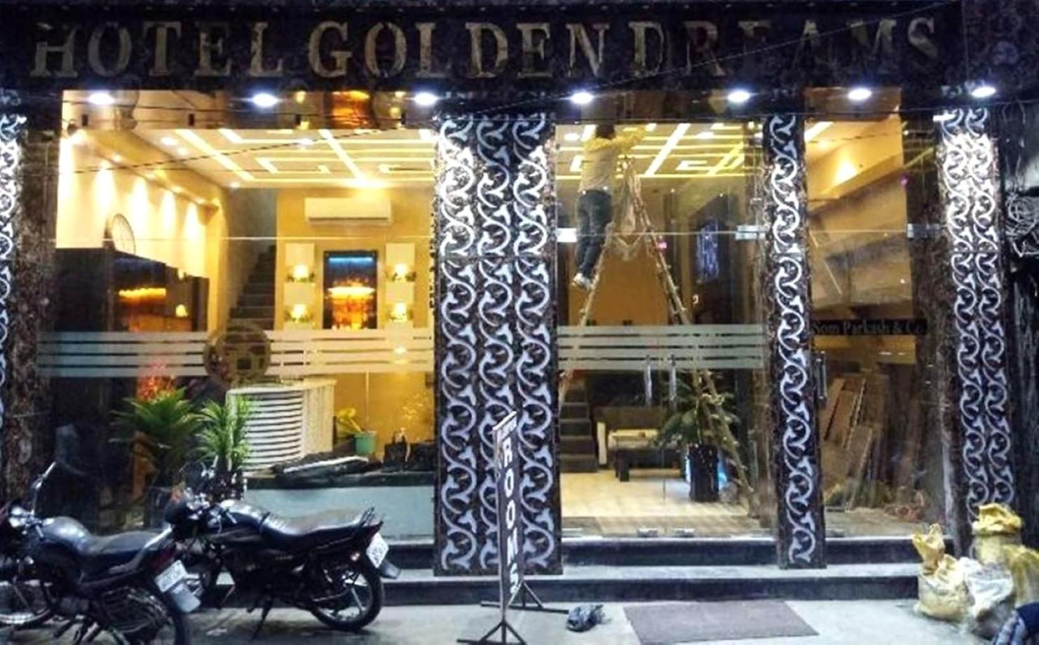 Golden Dreams 3*
